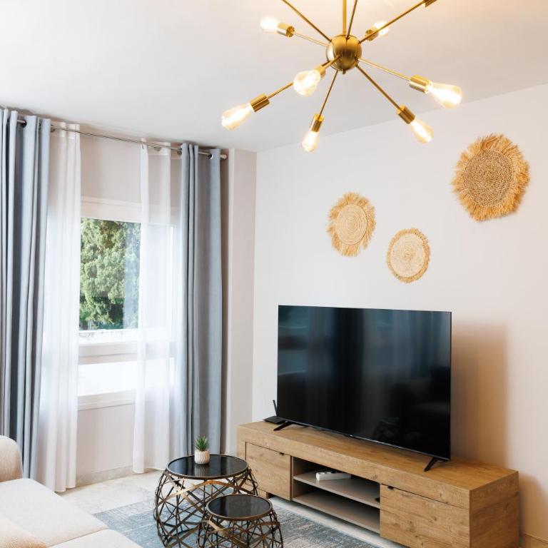 MARBELLA BANUS SUITES - Banús, Playa Rocio Seaside Complex, 3BDM-3BHT, Direct Access to the Beach, Large Outdoor Terrace, 3 min Walk to Puerto Banús - Apartamento Premium de 3 dormitorios con balcón - 16