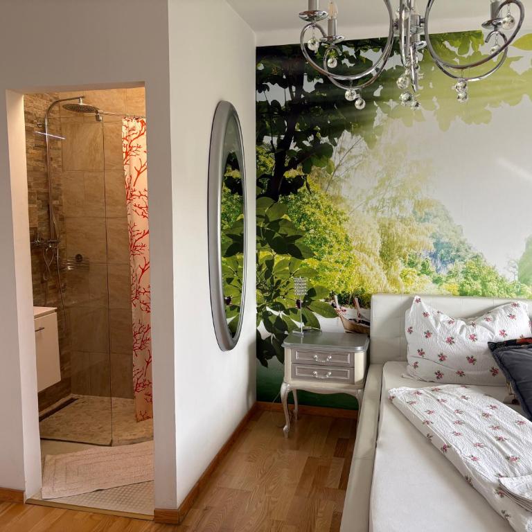 Apartments Let Me In - Doppelzimmer mit externem WC - 2
