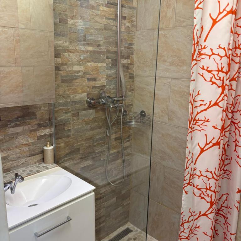 Apartments Let Me In - Doppelzimmer mit externem WC - 1