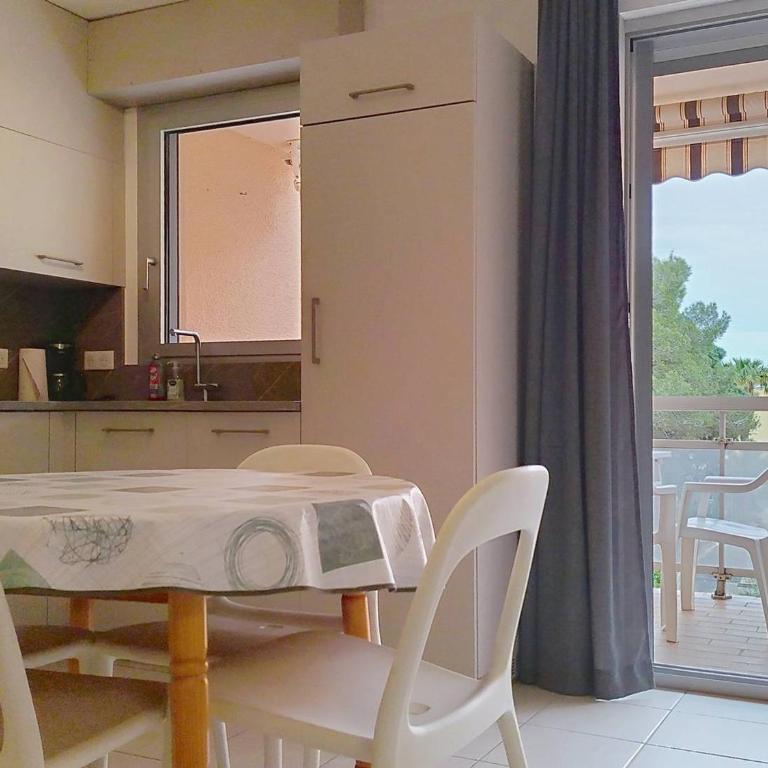 T2 Climatisé à La Favière avec Parking, Loggia et Proche Plages - FR-1-610-99 - Apartment - 11