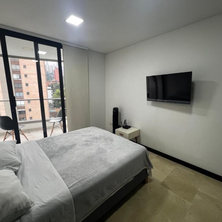 Huge Apartment for families at Poblado - Deluxe Double Room - 4