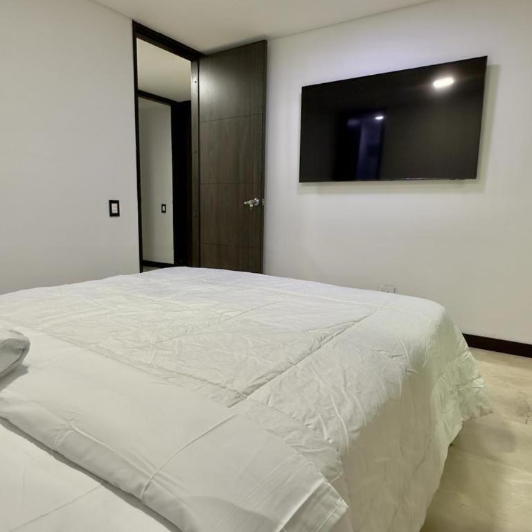 Huge Apartment for families at Poblado - Luxury Quadruple Room - 4