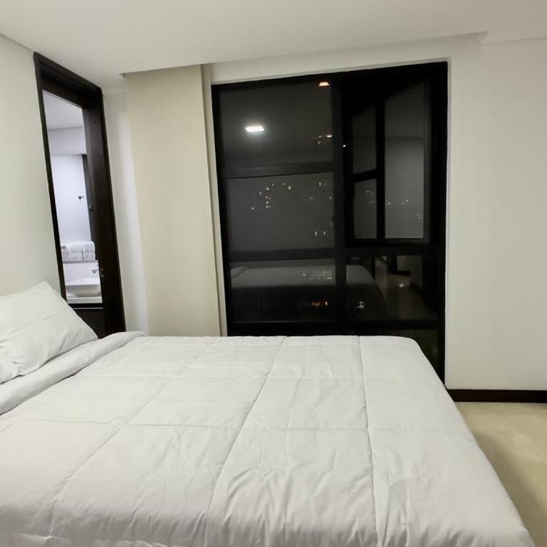 Huge Apartment for families at Poblado - Luxury Quadruple Room - 11
