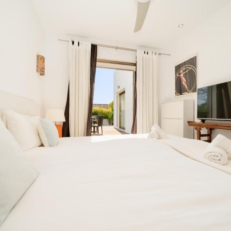Villa Privada con Piscina y Jardín en Las Chapas, Marbella - Villa de 2 dormitorios - 8