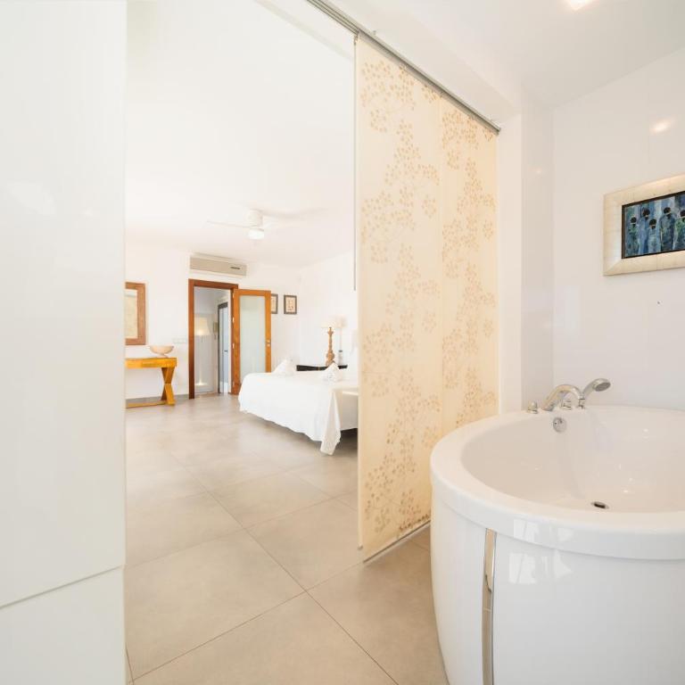 Villa Privada con Piscina y Jardín en Las Chapas, Marbella - Villa de 2 dormitorios - 16