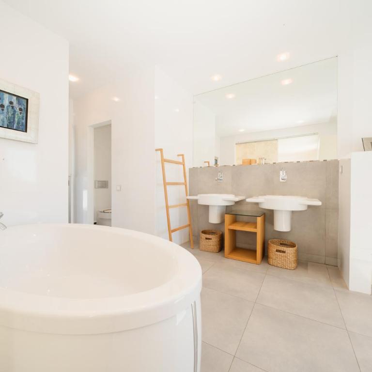 Villa Privada con Piscina y Jardín en Las Chapas, Marbella - Villa de 2 dormitorios - 17