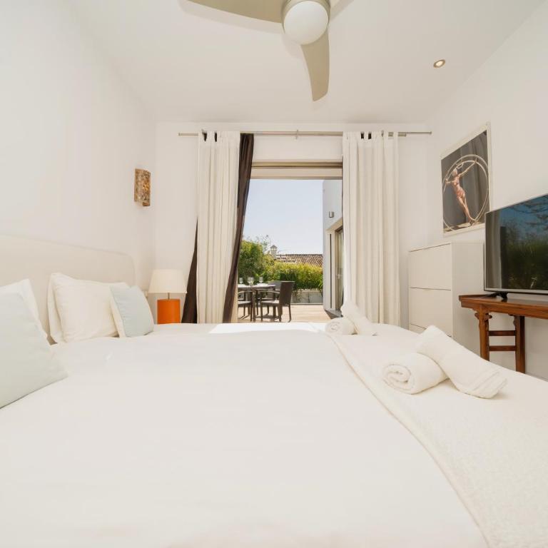 Villa Privada con Piscina y Jardín en Las Chapas, Marbella - Villa de 2 dormitorios - 22
