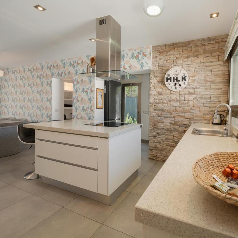 Villa Privada con Piscina y Jardín en Las Chapas, Marbella - Villa de 2 dormitorios - 94