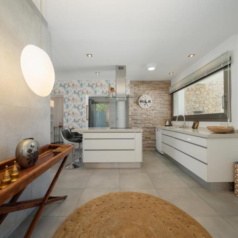 Villa Privada con Piscina y Jardín en Las Chapas, Marbella - Villa de 2 dormitorios - 38