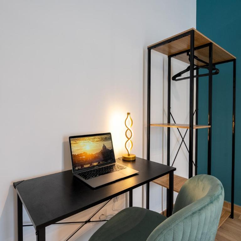 St Peter Luxury Apt - Walk to Vatican, 4-6 pax, A-C - Appartamento con 2 Camere da Letto e Balcone - 7