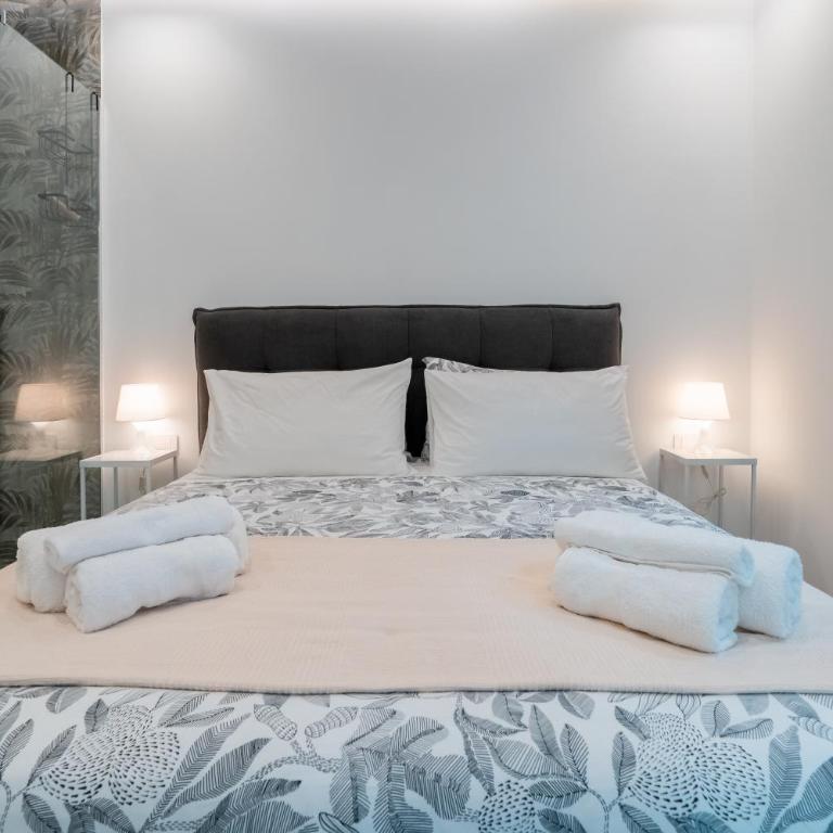 Sicilian Jacuzzi stay - 2BR - Two-Bedroom House - 18