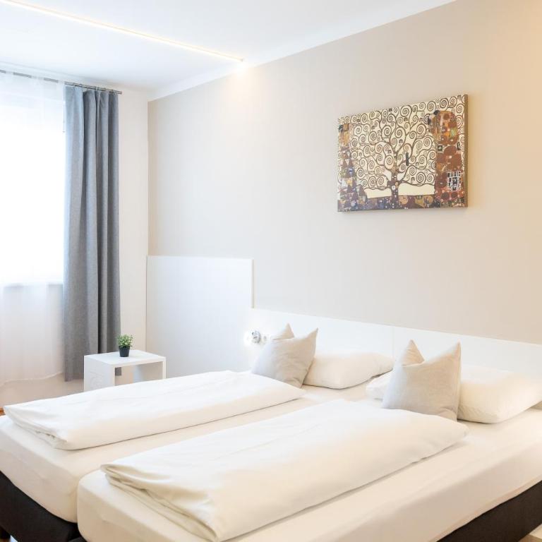 SHOME Hotel Graz I Self-Check-In I Free Parking - Doppelzimmer mit Zustellbett - 3