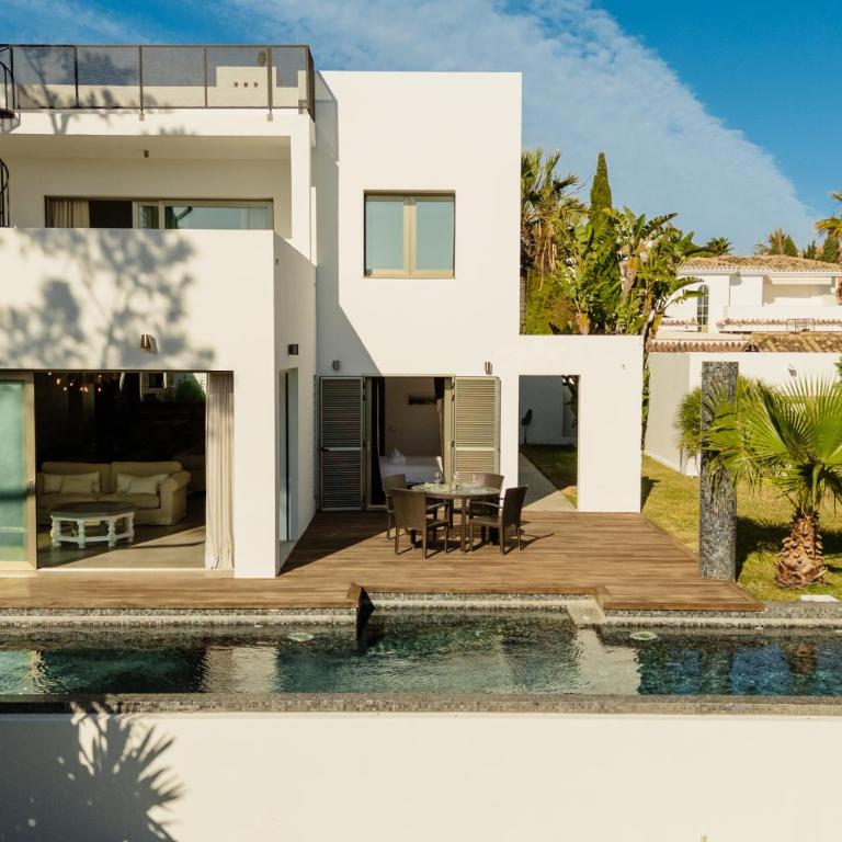 Villa Privada con Piscina y Jardín en Las Chapas, Marbella - Villa de 2 dormitorios - 75