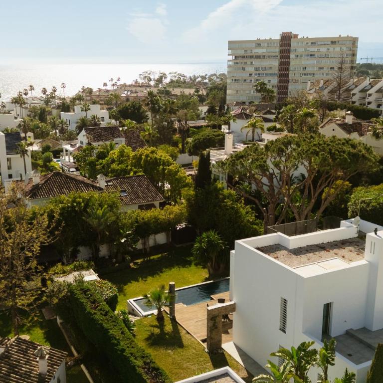 Villa Privada con Piscina y Jardín en Las Chapas, Marbella - Villa de 2 dormitorios - 82