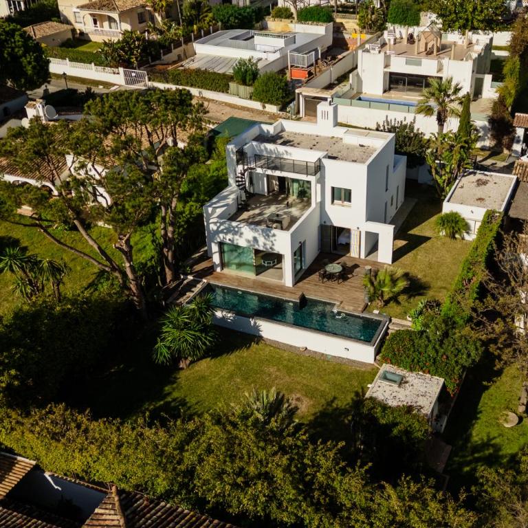 Villa Privada con Piscina y Jardín en Las Chapas, Marbella - Villa de 2 dormitorios - 86