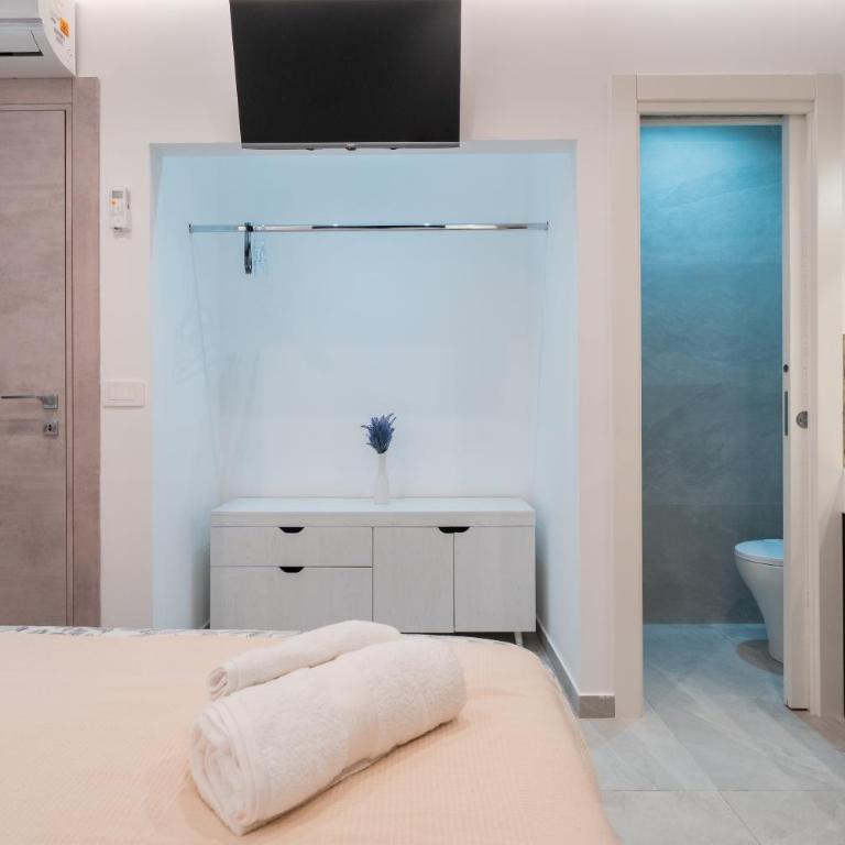 Sicilian Jacuzzi stay - 2BR - Two-Bedroom House - 12