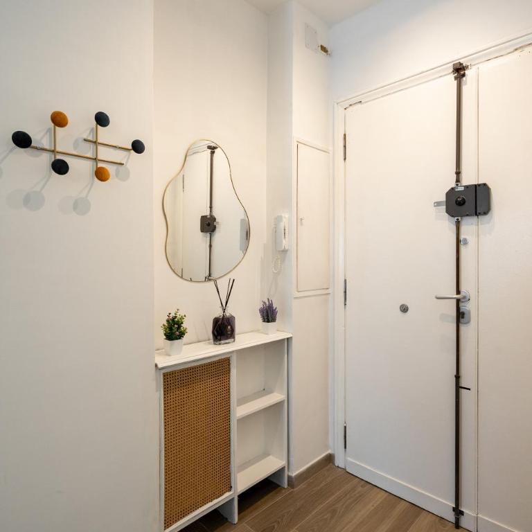 St Peter Luxury Apt - Walk to Vatican, 4-6 pax, A-C - Appartamento con 2 Camere da Letto e Balcone - 23