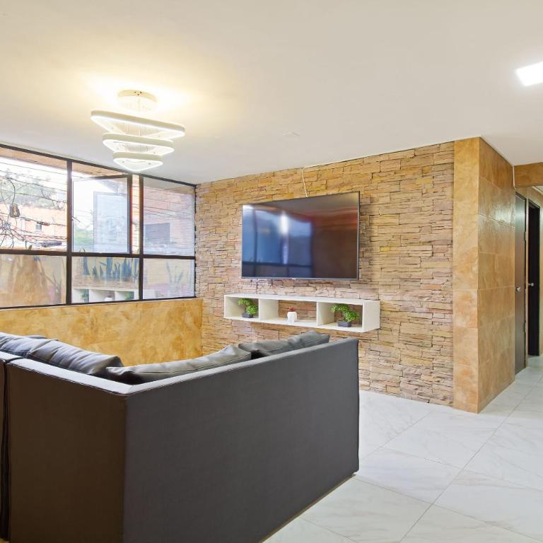 5 Bedroom - 1 Block from Lleras - P2 - Apartment - 1