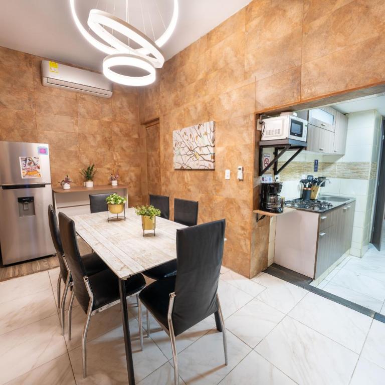 5 Bedroom - 1 Block from Lleras - P2 - Apartment - 3