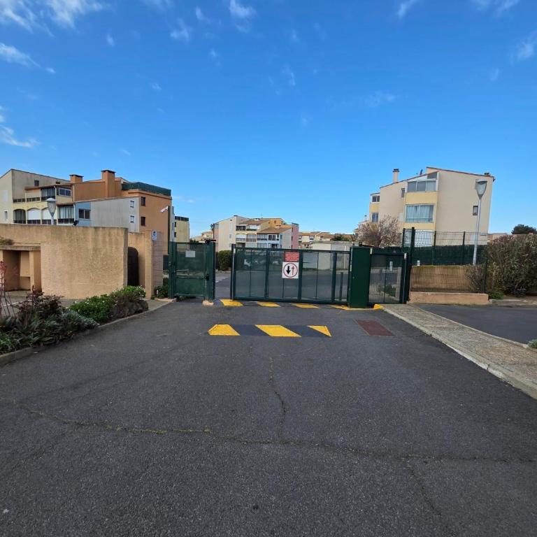 joli appartement pour 4 personnes résidence sécurisée, parking et piscine - Appartamento con 1 Camera da Letto - 8