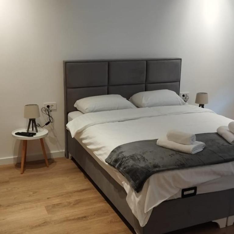 Apartments Grgurević - King Room - 1