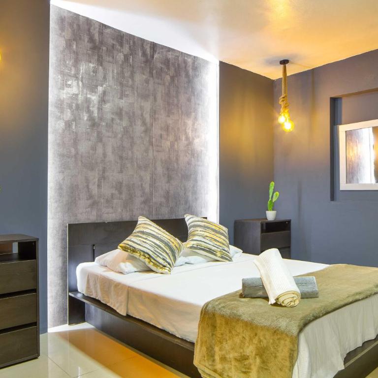 5 bedroom, with Arcade machine and foosball, 1 block from Lleras park P3 - Apartment - 19