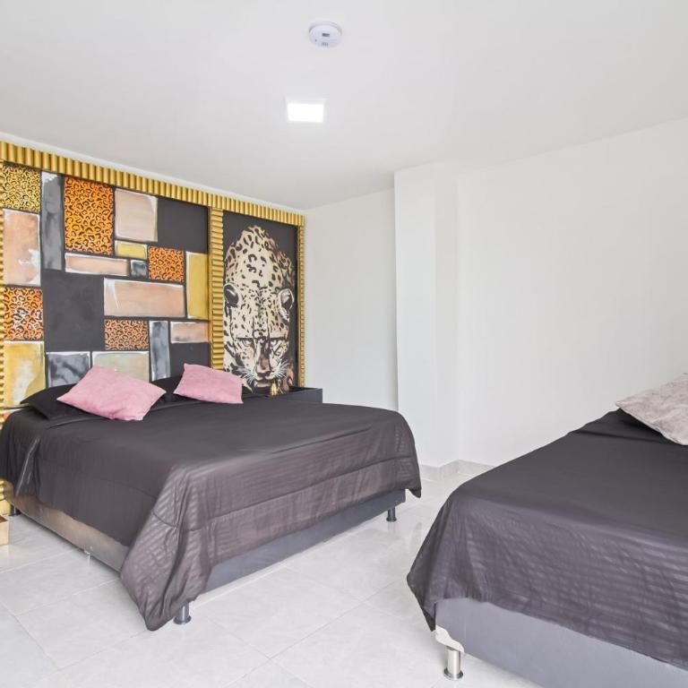 2 bedroom with pool table, 1 block from Lleras park, p8 - Two-Bedroom Apartment - 2