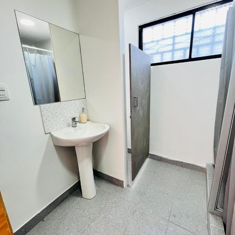 Altavista Hostal - Basic Triple Room - 10