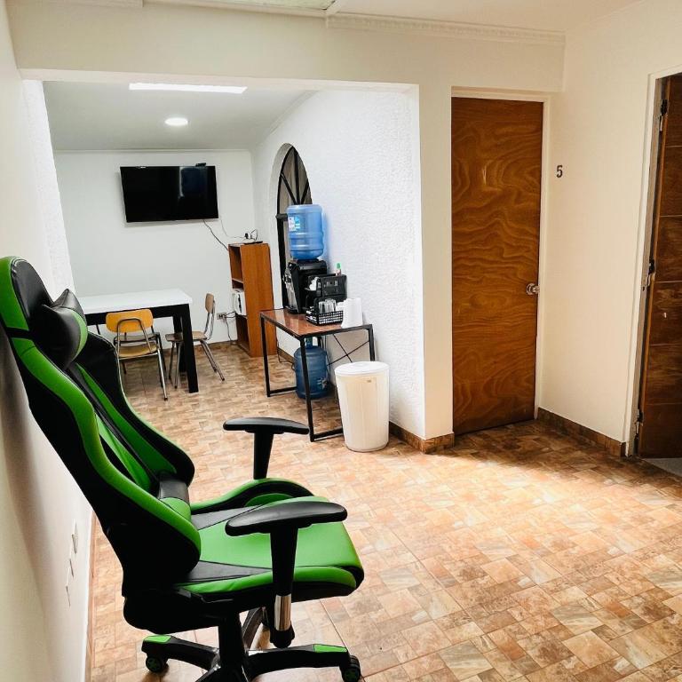 Altavista Hostal - Basic Triple Room - 5