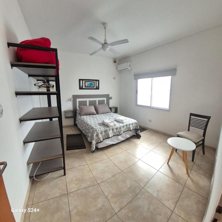 Amplio Dpto s/Av Rafael Nuñez - cerro de las rosas - Two-Bedroom Apartment - 54