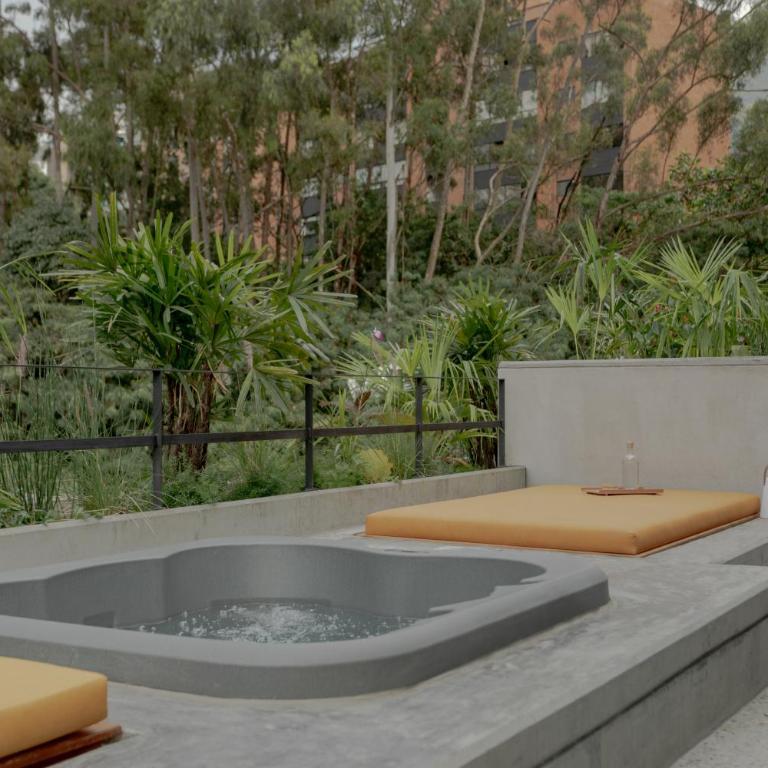 Wake Medellin, a Member of Design Hotels - Suite con bañera de hidromasaje - Cama extragrande - 2