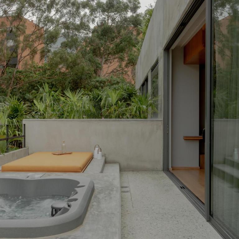 Wake Medellin, a Member of Design Hotels - Suite con bañera de hidromasaje - Cama extragrande - 1