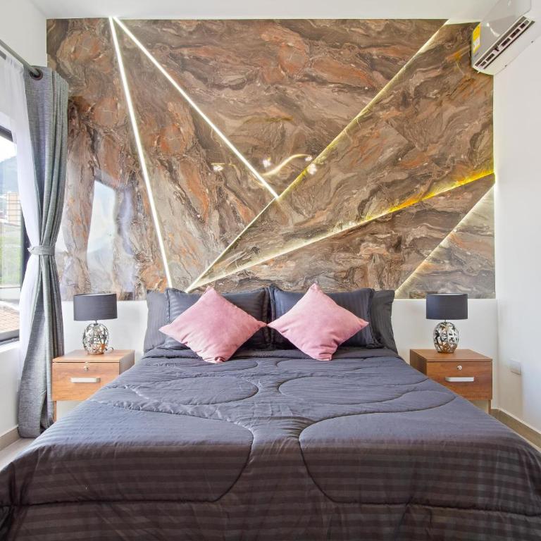 2 bedroom top floor with pool table, 1 block from Lleras park p9 - Two-Bedroom Apartment - 3