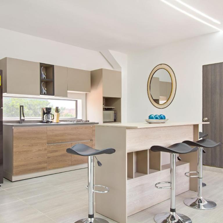 2 bedroom top floor with pool table, 1 block from Lleras park p9 - Two-Bedroom Apartment - 7