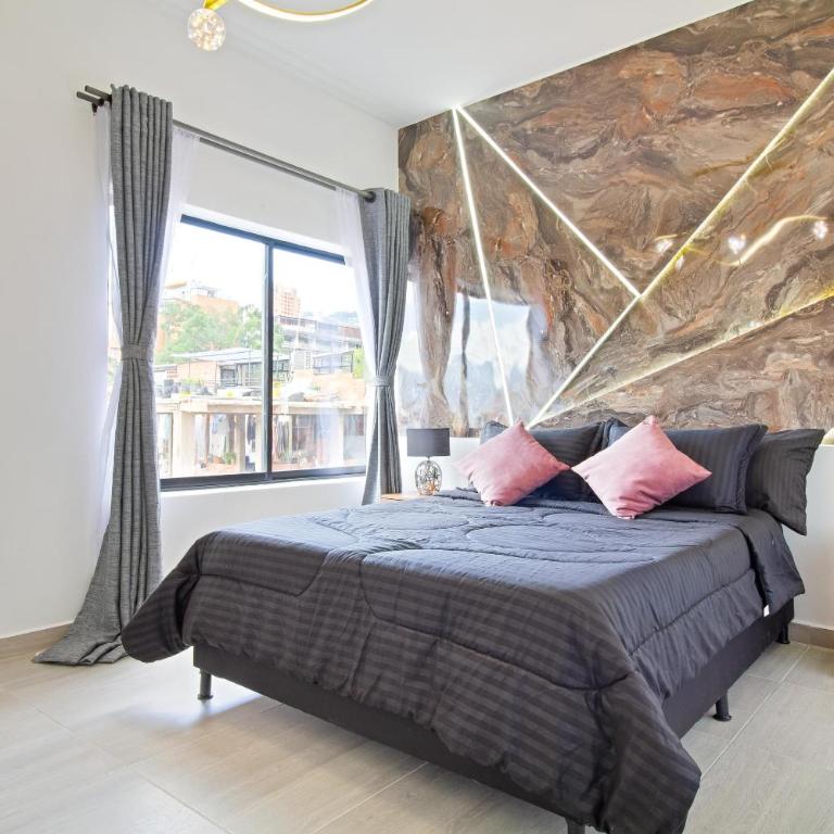 2 bedroom top floor with pool table, 1 block from Lleras park p9 - Two-Bedroom Apartment - 21