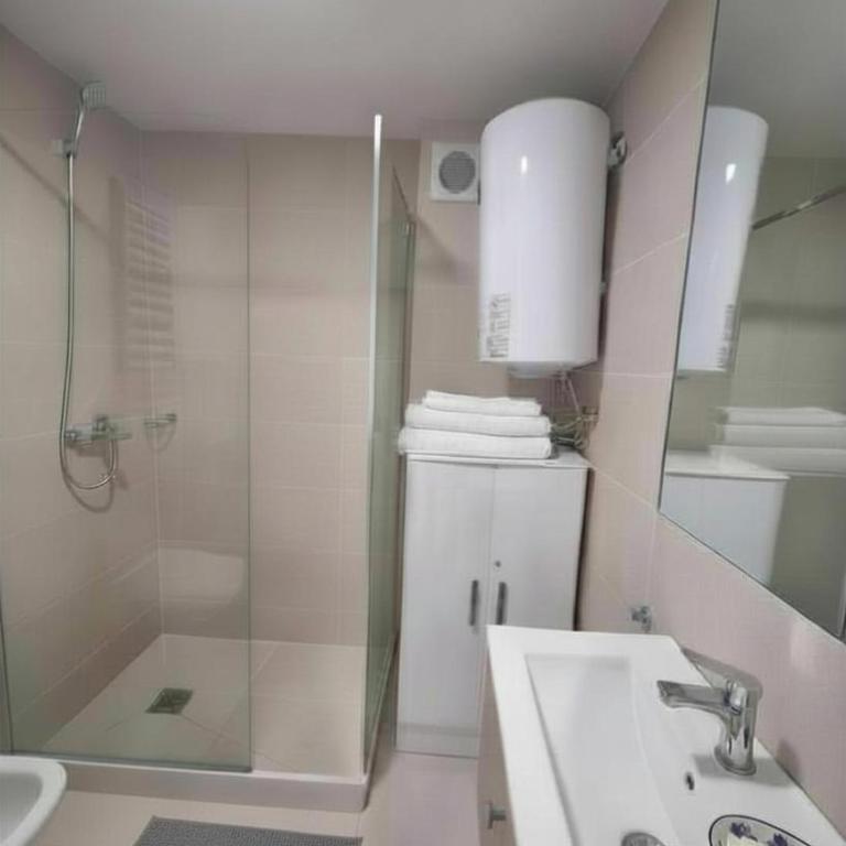 Moderno en Tres Cruces con garaje - One-Bedroom Apartment - 3