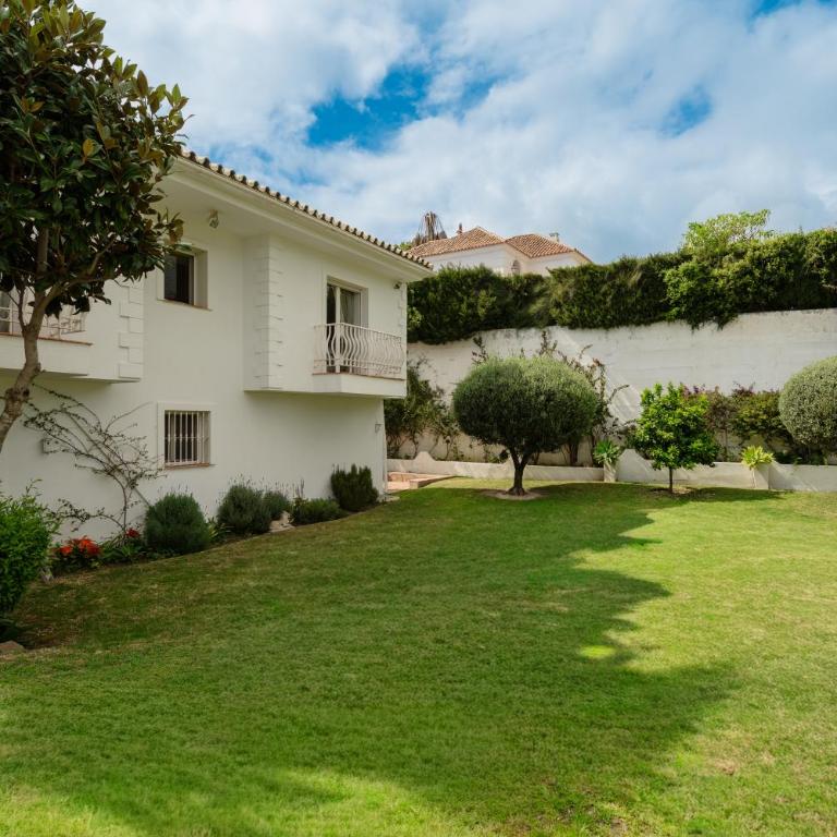 Villa Aviemore - Luxury Villa with Pool in Nueva Andalucia - Villa - 18