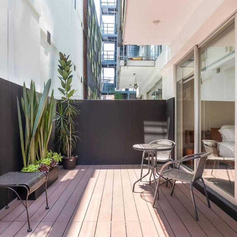 Chic 2BR Condo in Condesa steps from Parque Mexico - Two-Bedroom Apartment with Balcony - 1