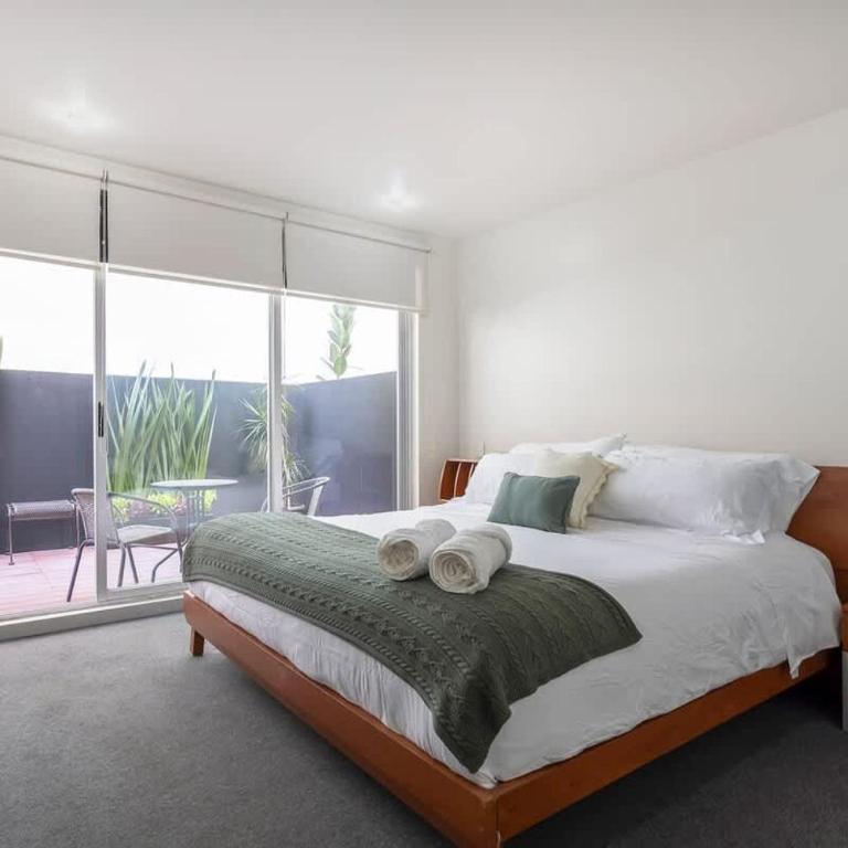 Chic 2BR Condo in Condesa steps from Parque Mexico - Two-Bedroom Apartment with Balcony - 2