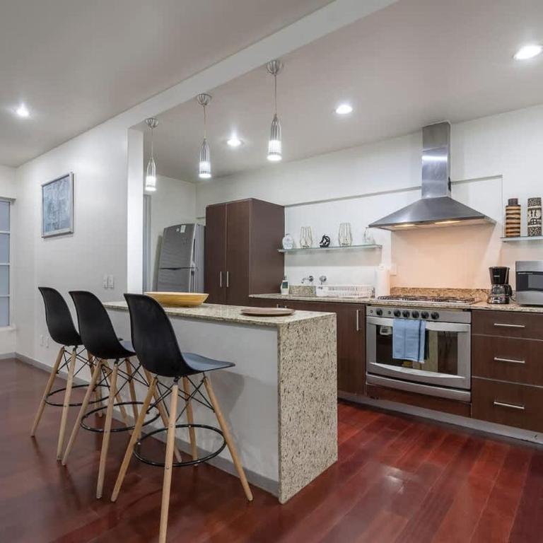 Chic 2BR Condo in Condesa steps from Parque Mexico - Two-Bedroom Apartment with Balcony - 11