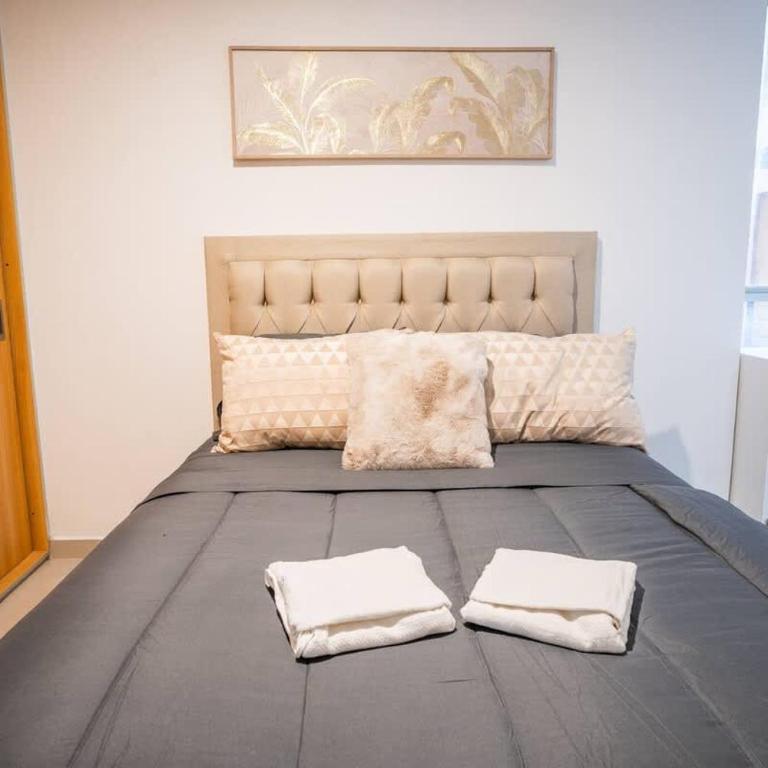 Modern 2 Bedroom Cozy Stay - Two-Bedroom Apartment - 5