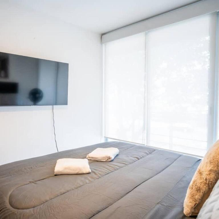 Modern 2 Bedroom Cozy Stay - Two-Bedroom Apartment - 8