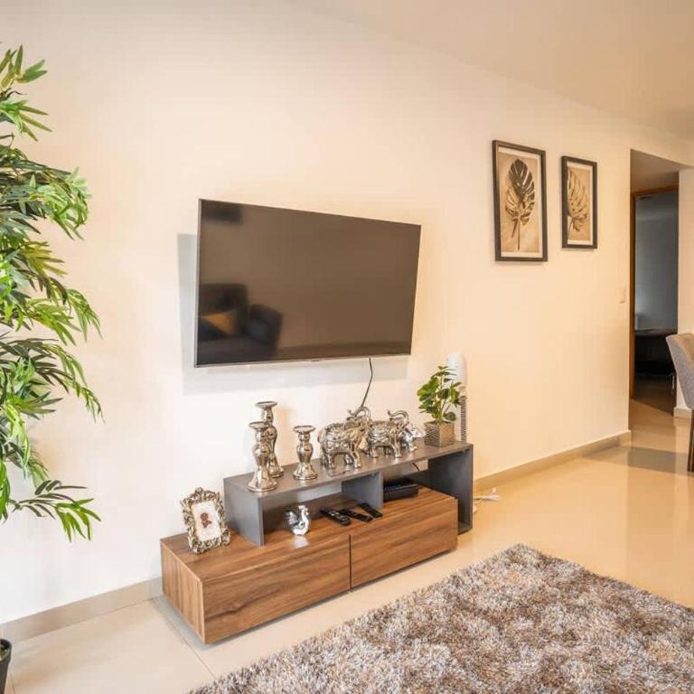 Modern 2 Bedroom Cozy Stay - Two-Bedroom Apartment - 6