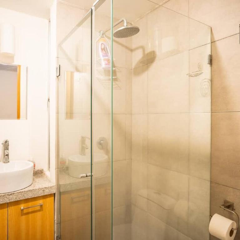 Modern 2 Bedroom Cozy Stay - Two-Bedroom Apartment - 12