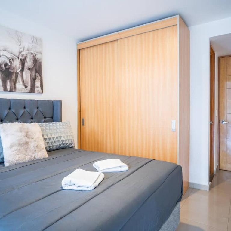 Modern 2 Bedroom Cozy Stay - Two-Bedroom Apartment - 14