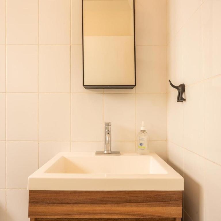Stylish Polanco Apartment by Parque Lincoln - Two-Bedroom Apartment - 23
