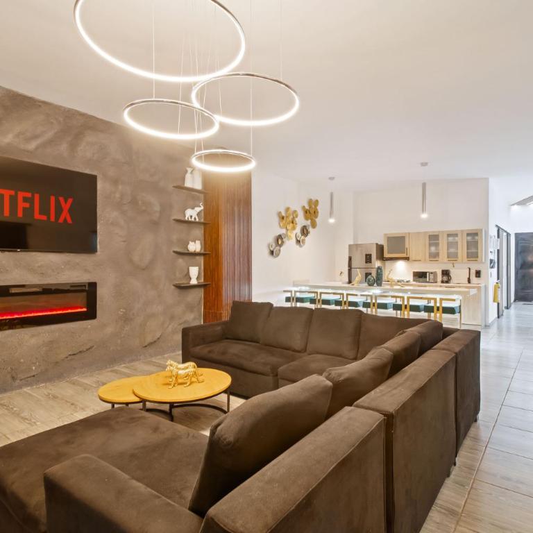 6 bedroom with Jacuzzi 1 block from LLeras P10 - Five-Bedroom Apartment - 18