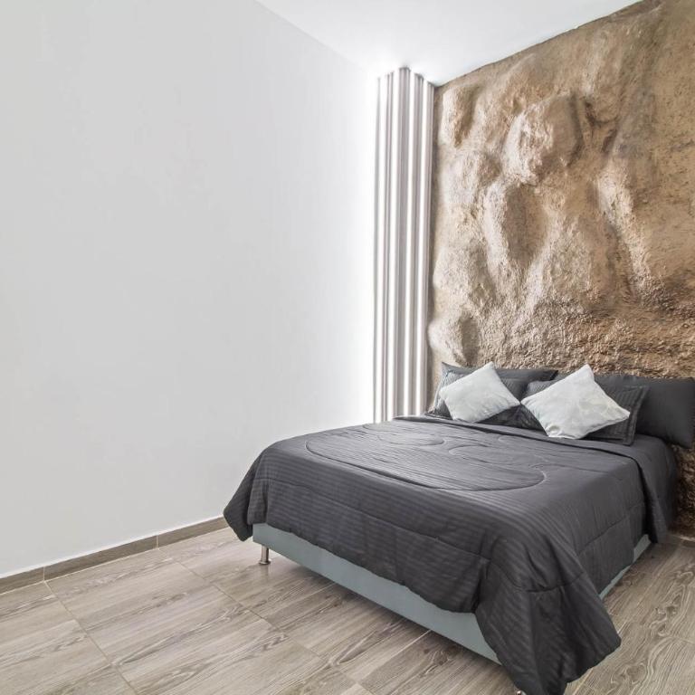 6 bedroom with Jacuzzi 1 block from LLeras P10 - Five-Bedroom Apartment - 23