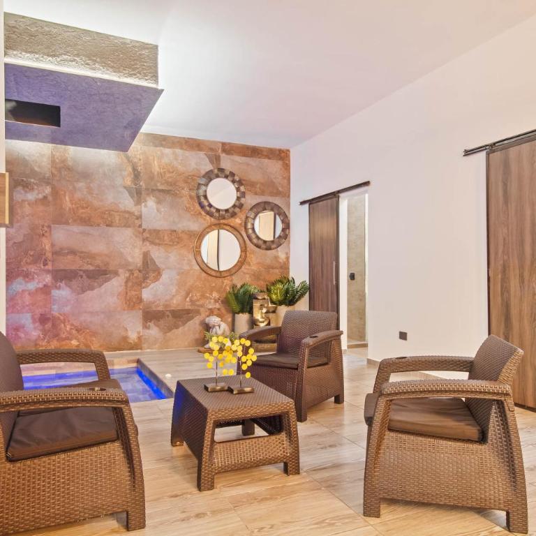 6 bedroom with Jacuzzi 1 block from LLeras P10 - Five-Bedroom Apartment - 15