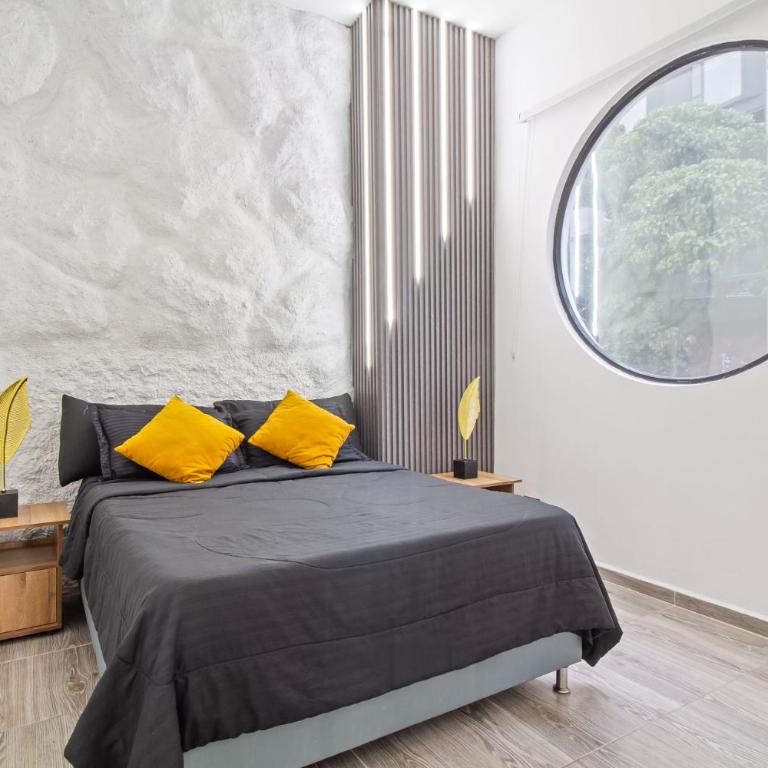 6 bedroom with Jacuzzi 1 block from LLeras P10 - Five-Bedroom Apartment - 7